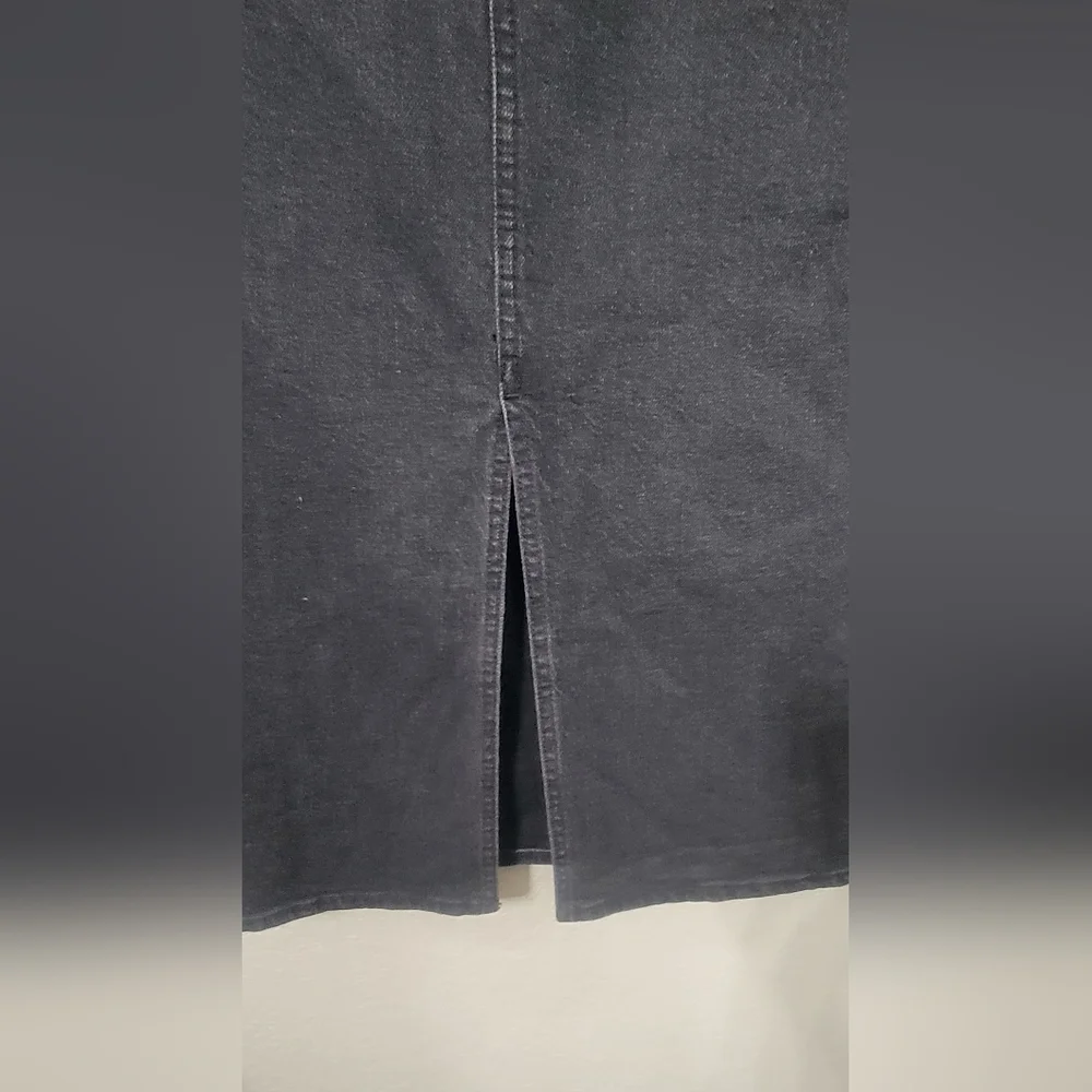 UNIVERSAL THREAD BLACK DARK WASH DENIM MIDI SKIRT W/ SLIT  Size 6 - Picture 5 of 7